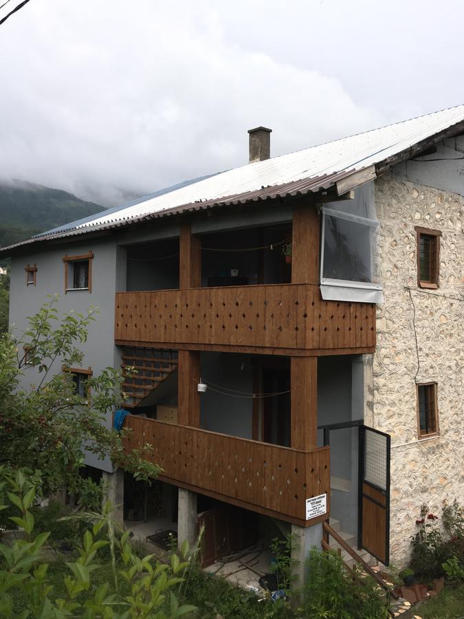Yeti Guest House Mavrovo Eksteriør billede