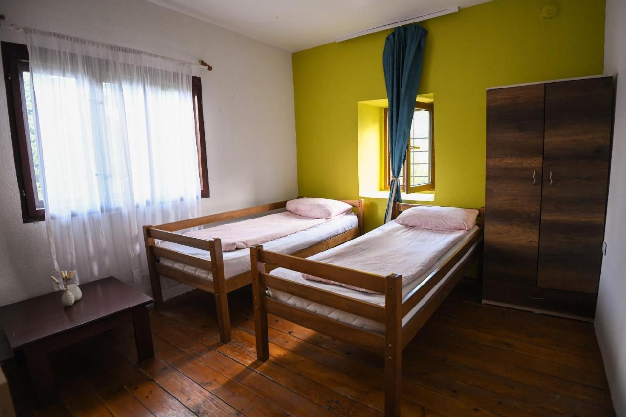 Yeti Guest House Mavrovo Eksteriør billede